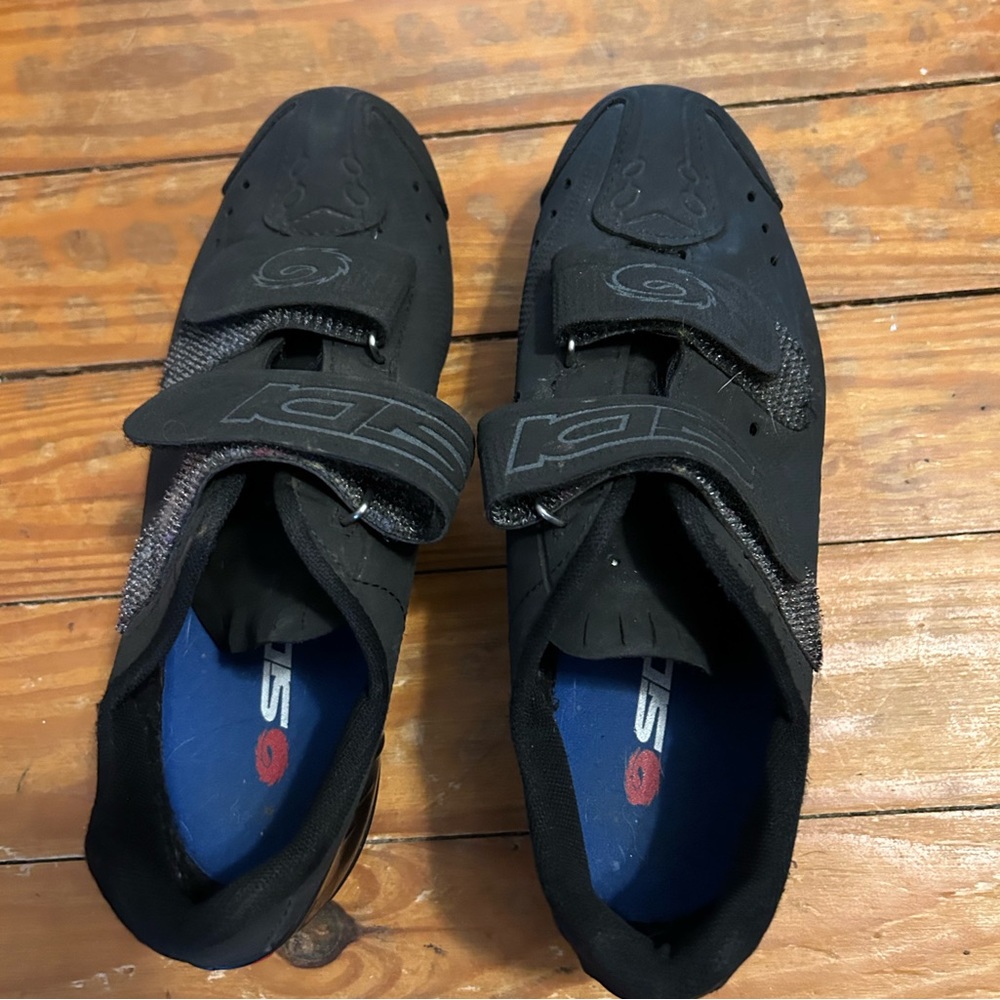 Black indoor cycling shoes with clips